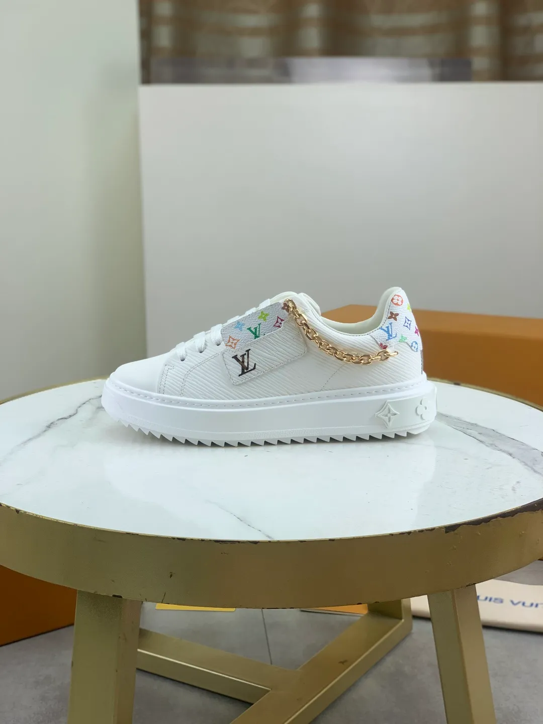 Men's men's shoes 💰P700 New 💶 Top version [LOUIS VUITTON] Couple 🧑‍🤝‍🧑 Craft style series (original order) New 🍀LV Louis Vuitton - top version LV classic high-top trendy shoes! Made of imported original craft calfskin, original breathable lining, and original wear-resistant, lightweight, high-end TPU outsole! High quality products! A variety of colors are available, code numbers: female 35-39, male 39-44 (female 40, male 45 customized)